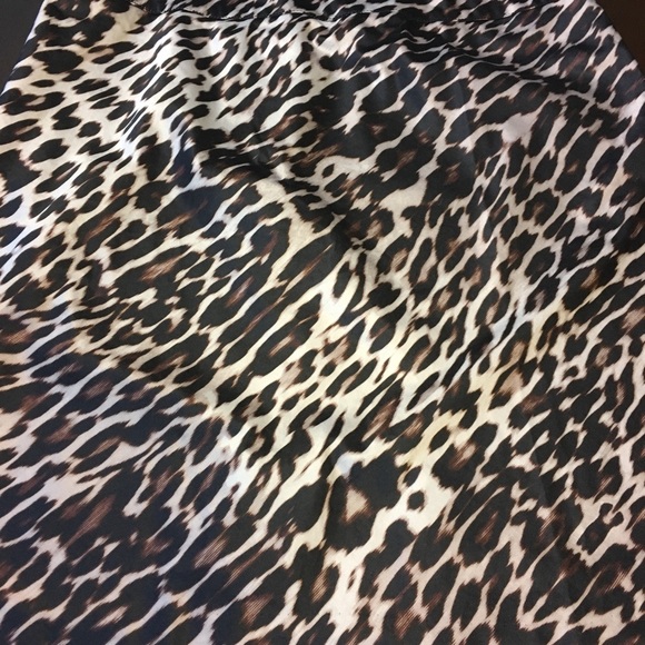 East 5th beautiful animal print skirt - Picture 4 of 6